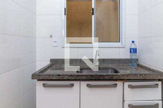 Cozinha de apartamento para alugar com 2 quartos, 45m² em Penha de França, São Paulo