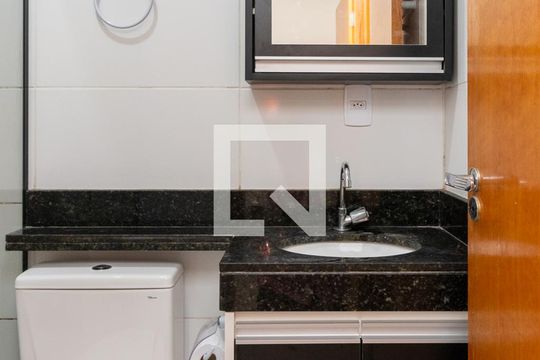 Banheiro de apartamento para alugar com 2 quartos, 45m² em Penha de França, São Paulo