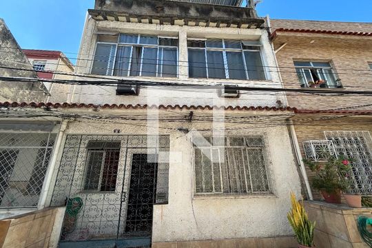 Fachada de casa à venda com 3 quartos, 220m² em Méier, Rio de Janeiro