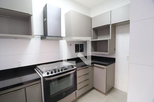 Cozinha de casa de condomínio para alugar com 3 quartos, 117m² em Jardim Inconfidência, Uberlândia