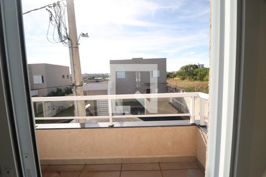 Sacada de casa de condomínio para alugar com 3 quartos, 117m² em Jardim Inconfidência, Uberlândia