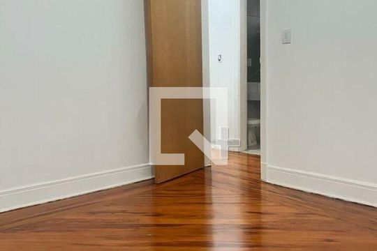 Casa à venda com 3 quartos, 130m² em Cerqueira César, São Paulo