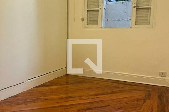 Casa à venda com 3 quartos, 130m² em Cerqueira César, São Paulo