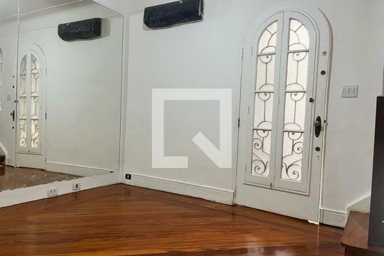 Casa à venda com 3 quartos, 130m² em Cerqueira César, São Paulo
