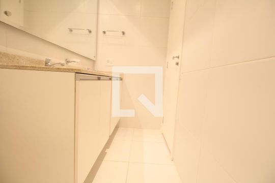 Banheiro 1 de apartamento para alugar com 1 quarto, 60m² em Vila Andrade, São Paulo