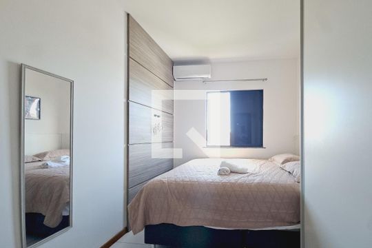 Suíte de apartamento para alugar com 2 quartos, 76m² em Pituaçu, Salvador