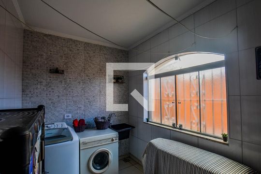 Área de Serviço de casa à venda com 3 quartos, 201m² em Vila Curuçá, Santo André