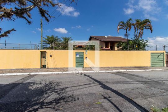 Fachada de casa para alugar com 3 quartos, 550m² em Tremembé, São Paulo