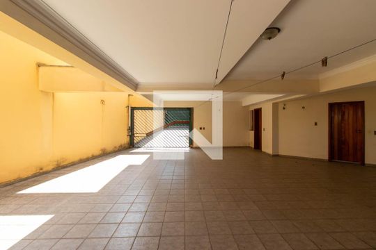 Garagem de casa para alugar com 3 quartos, 550m² em Tremembé, São Paulo