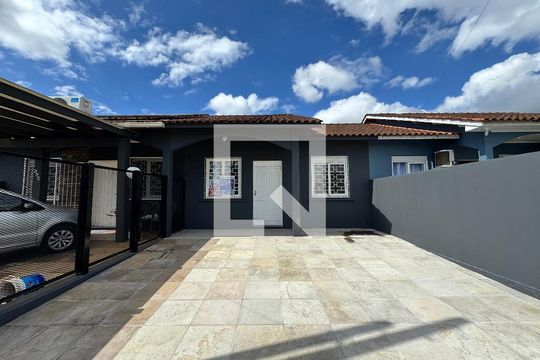Plaquinha fachada de casa para alugar com 2 quartos, 90m² em Campina, São Leopoldo