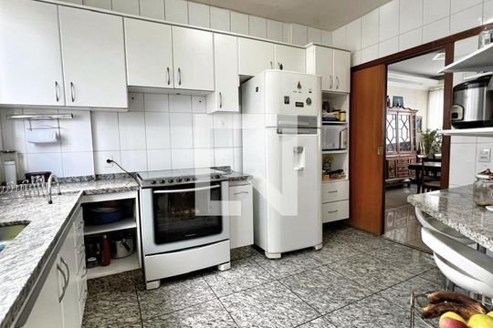 Cozinha de apartamento à venda com 4 quartos, 156m² em Gutierrez, Belo Horizonte