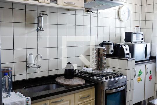 Cozinha de apartamento para alugar com 2 quartos, 65m² em Veloso, Osasco