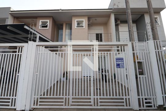 Fachada de casa à venda com 2 quartos, 123m² em Igara, Canoas