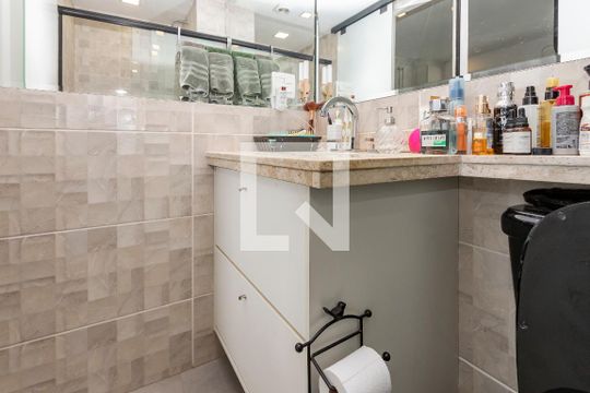 Banheiro de kitnet/studio para alugar com 1 quarto, 36m² em Brooklin, São Paulo