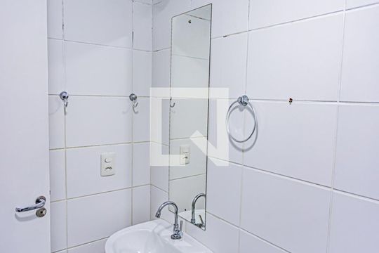 Banheiro de apartamento para alugar com 2 quartos, 48m² em Vila Siqueira (zona Norte), São Paulo