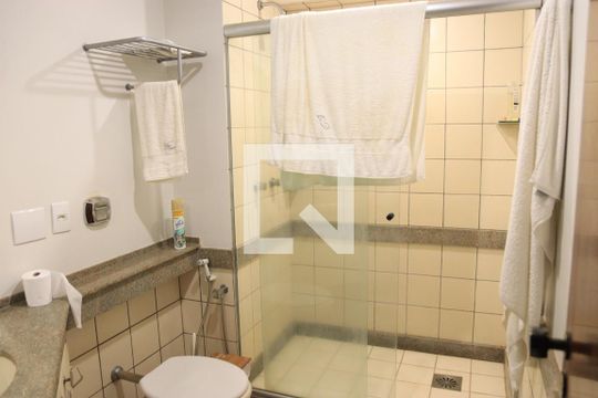 Banheiro de apartamento para alugar com 1 quarto, 40m² em Setor Oeste, Goiânia