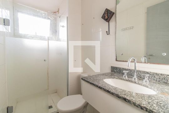 Banheiro de apartamento à venda com 2 quartos, 49m² em Cristal, Porto Alegre