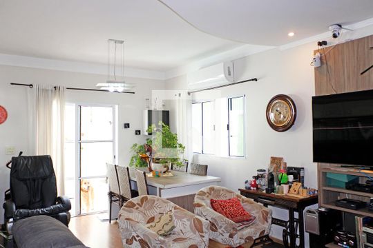 Sala de casa de condomínio para alugar com 3 quartos, 141m² em Vila Capuava, Valinhos