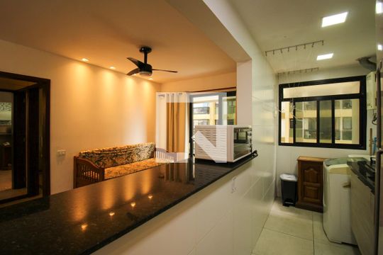 Cozinha de apartamento para alugar com 1 quarto, 60m² em Barra da Tijuca, Rio de Janeiro
