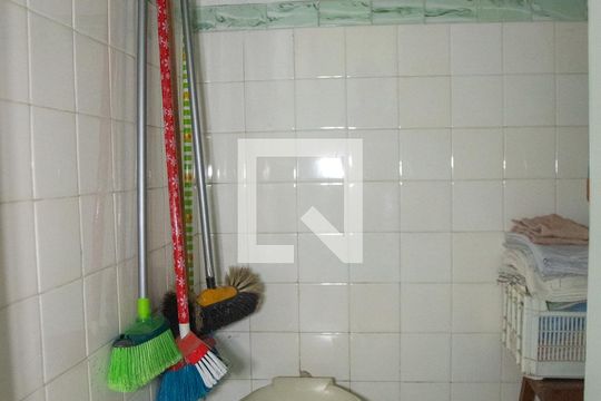 Banheiro de Serviço de casa para alugar com 3 quartos, 250m² em Itaim Bibi, São Paulo