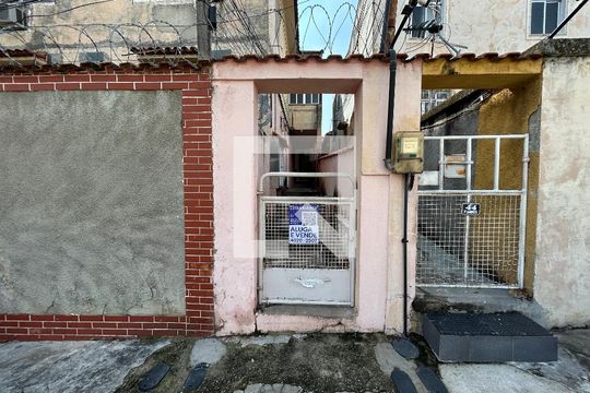 Fachada + plaquinha de casa para alugar com 1 quarto, 44m² em Higienópolis, Rio de Janeiro