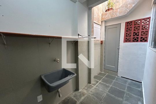 Área de Serviço de casa para alugar com 1 quarto, 44m² em Higienópolis, Rio de Janeiro