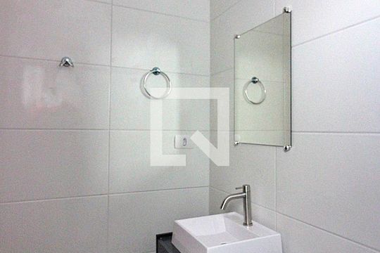 Banheiro Social de kitnet/studio para alugar com 1 quarto, 35m² em Centro, São Bernardo do Campo