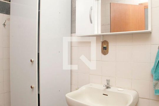 Banheiro Social de apartamento à venda com 2 quartos, 93m² em Centro Histórico, Porto Alegre