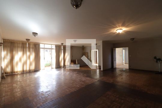 Casa para alugar com 7 quartos, 660m² em Jardim Sumare, Ribeirão Preto