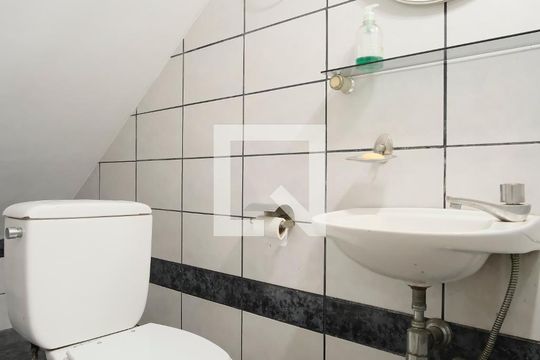 Banheiro de Serviço de casa à venda com 3 quartos, 137m² em Parque São Jorge, São Paulo