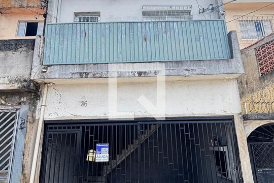 Fachada de casa à venda com 1 quarto, 38m² em Vila Luzita, Santo André