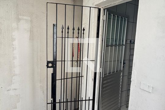 Escada de casa à venda com 1 quarto, 38m² em Vila Luzita, Santo André