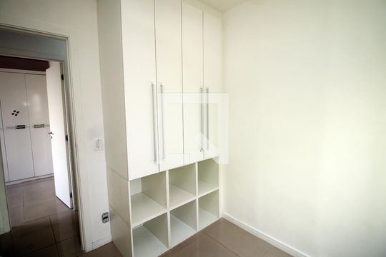 Quarto 3 de apartamento para alugar com 3 quartos, 57m² em Irajá, Rio de Janeiro