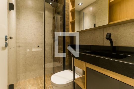 Banheiro de kitnet/studio para alugar com 1 quarto, 35m² em Centro, Mogi das Cruzes