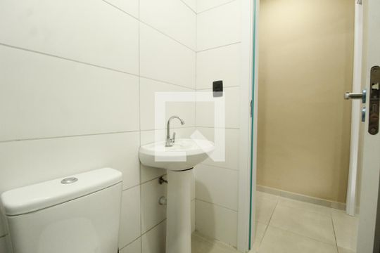 Banheiro de apartamento para alugar com 1 quarto, 31m² em Jardim Algarve, Alvorada