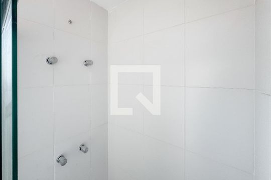 Banheiro de kitnet/studio para alugar com 1 quarto, 32m² em Cambuci, São Paulo