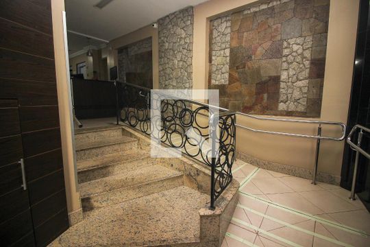 Hall de entrada de apartamento à venda com 3 quartos, 124m² em Farroupilha, Porto Alegre