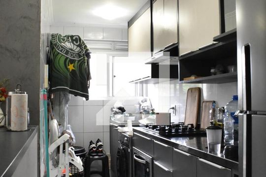 Cozinha de apartamento para alugar com 2 quartos, 50m² em Santa Cândida, Curitiba