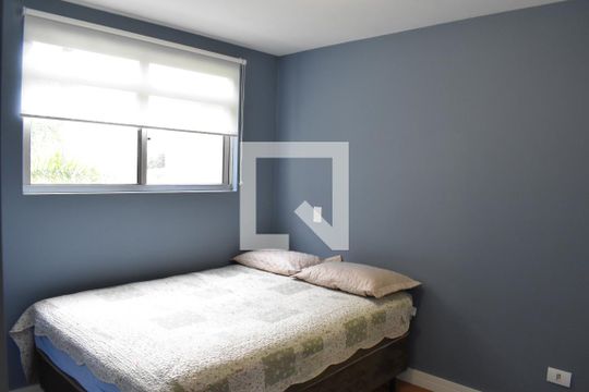 Quarto 1 de apartamento para alugar com 2 quartos, 50m² em Santa Cândida, Curitiba