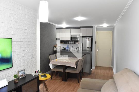 Sala de apartamento para alugar com 2 quartos, 50m² em Santa Cândida, Curitiba