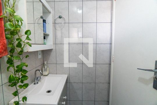 Banheiro de apartamento para alugar com 2 quartos, 54m² em Vila Babilonia, São Paulo