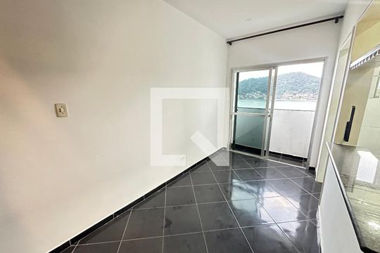 Sala de apartamento para alugar com 1 quarto, 45m² em Centro, São Vicente