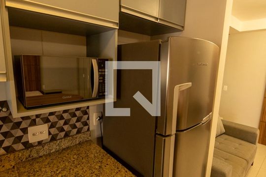 Cozinha de kitnet/studio à venda com 1 quarto, 42m² em Empresarial 18 do Forte, Barueri