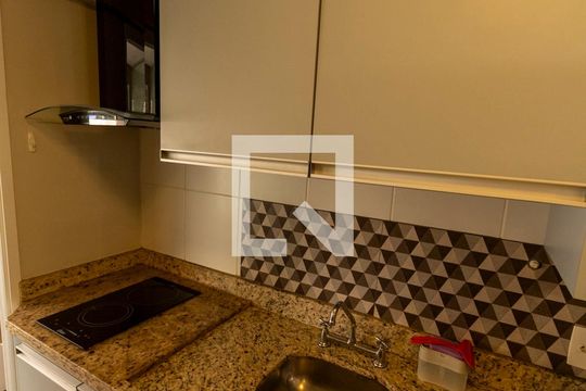 Cozinha de kitnet/studio à venda com 1 quarto, 42m² em Empresarial 18 do Forte, Barueri