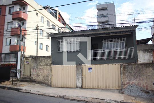 Fachada de casa à venda com 3 quartos, 360m² em Inconfidentes, Contagem