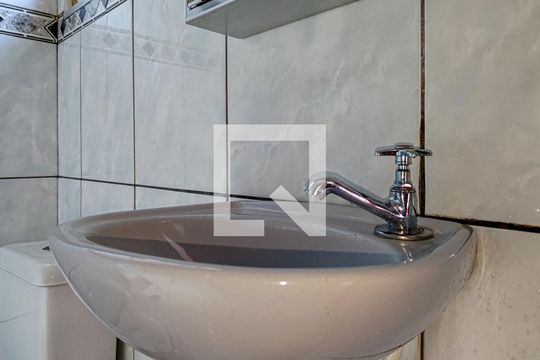 Banheiro da Suíte de casa para alugar com 1 quarto, 250m² em Jardim Saporito, Taboão da Serra