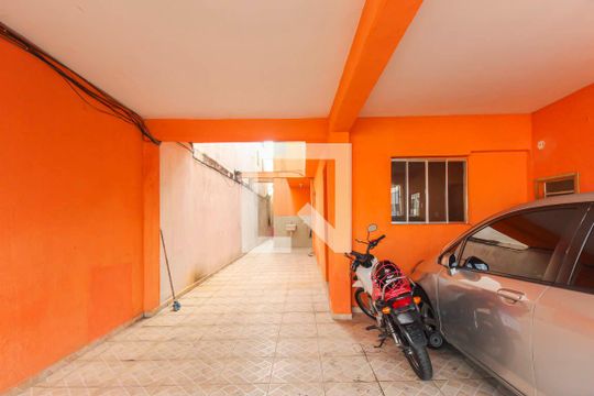 Garagem de casa para alugar com 1 quarto, 34m² em Vila Antonieta, São Paulo