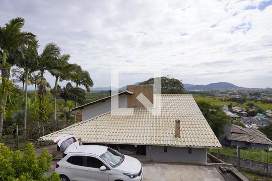 Vista de casa para alugar com 3 quartos, 200m² em Ribeirão da Ilha, Florianópolis