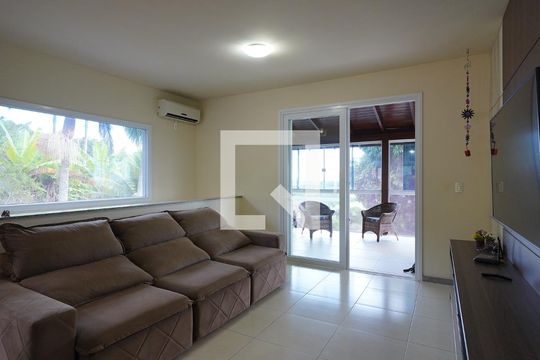 Casa para alugar com 3 quartos, 200m² em Ribeirão da Ilha, Florianópolis