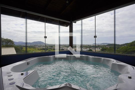 Área comum Jacuzzi de casa para alugar com 3 quartos, 200m² em Ribeirão da Ilha, Florianópolis